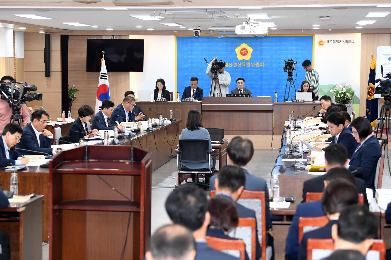 ▲ 제주특별자치도의회 예산결산특별위원회 현장 모습(사진-제주도의회)ⓒ일간제주