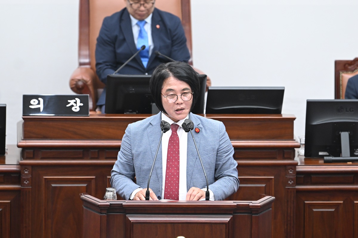 ▲ 현기종 제주도의회 국민의힘 원내대표, 오영훈 지사에게 ‘사업자 옹호’발언에 대한 작심바판...그리고 제주 대표적 대의기관인 제주도의회 무시에 강력 성토(사진 및 동영상 : 제주도의회)ⓒ일간제주