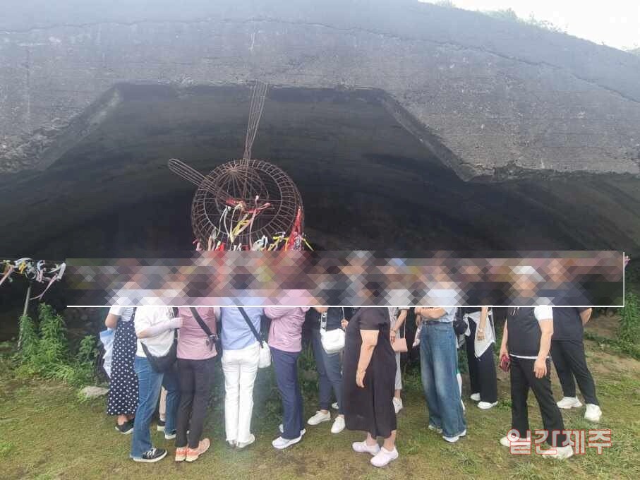 ▲ 제주 대표적 비극적 역사 탐방지인 대정읍 평화대공원. 그러나 해당 공원에는 이곳을 찾는 많은 분들이 생리문제를 해결 할 화장실이 없다. 그리고 하나 있는 화장실은 1년여동안 개방조차 이뤄지지 않고 있는 실정이다.(사진- 충남 아산시 윤필희씨 제공)ⓒ일간제주