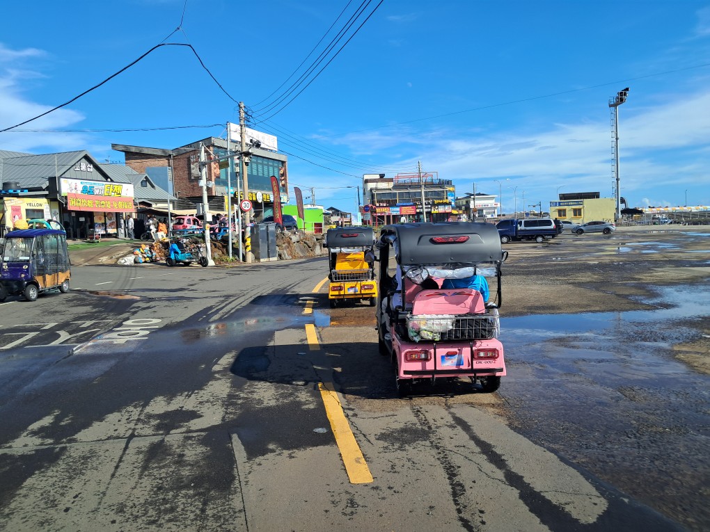 ▲우도지역에서 불법으로 운영되고 있는 골프카트차량(사진-제주도 제공) ⓒ일간제주