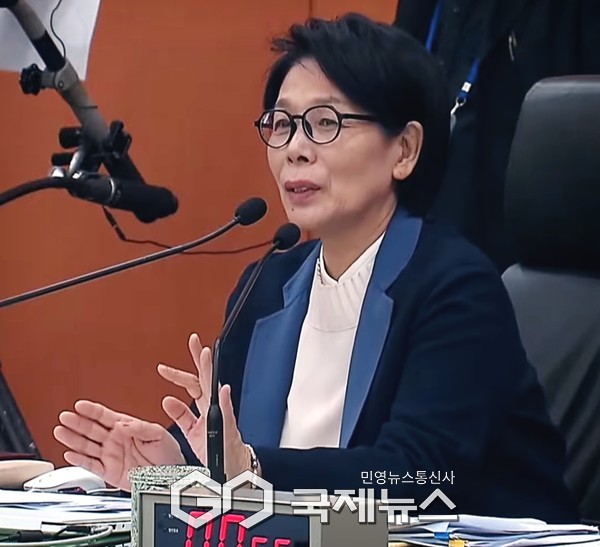 ▲국정감사 기간 중 국회 사랑재에서 열린 딸 결혼식과 피감기관 관계자들로부터 받은 고액 축의금으로 논란의 중심에 선 더불어민주당 최민희 국회 과학기술정보방송통신위원장 사진=고정화 기자