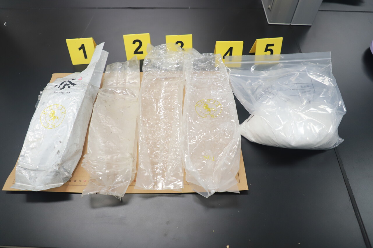▲제주항에서 발견된 마약류 포장지(사진-제주해경) ⓒ일간제주